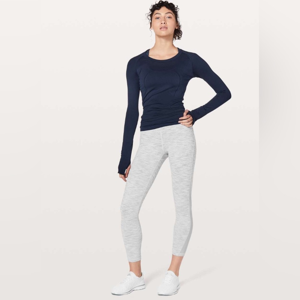 Lululemon Train Times - Size 2 - Wee Are From Space Ice Grey Alpine White